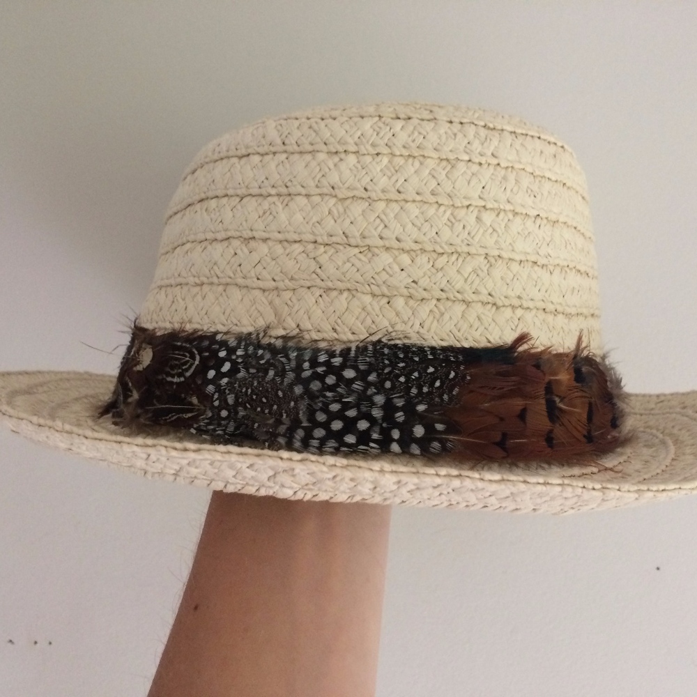 Straw fashion hat with feather band